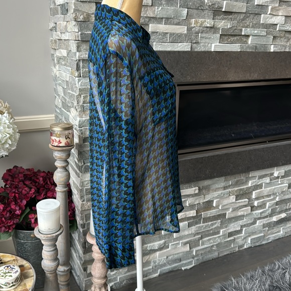 Equipment Sheer Silk Houndstooth Patterned Button Down Blouse Top. Size Small. - Picture 4 of 8